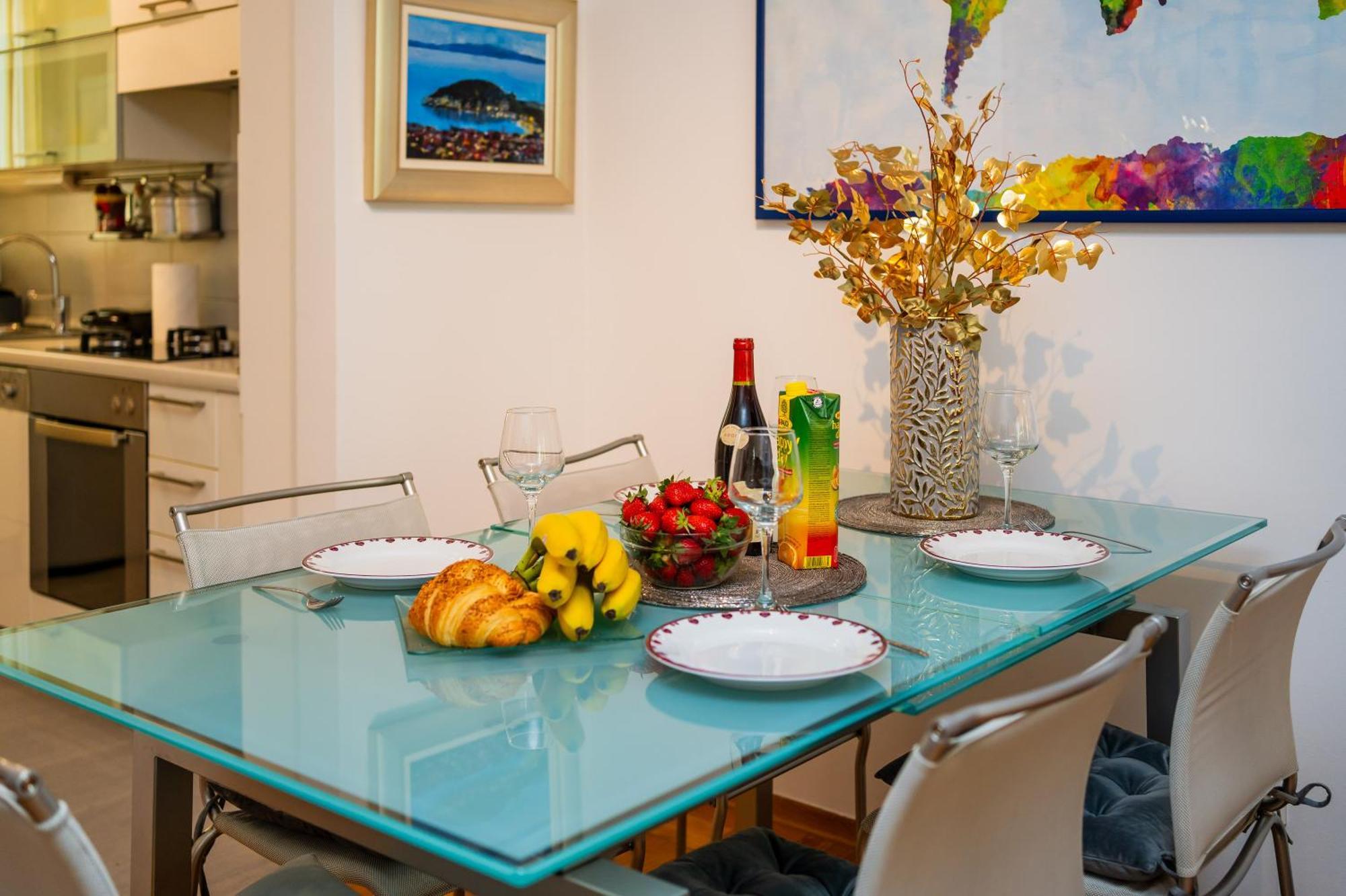Cityscape Comfort With Garage - Happy Apartma